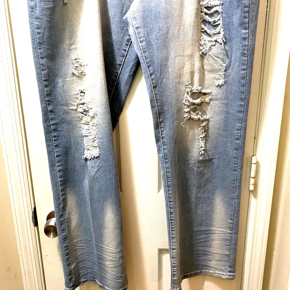 Men Jeans - Picture 2 of 7